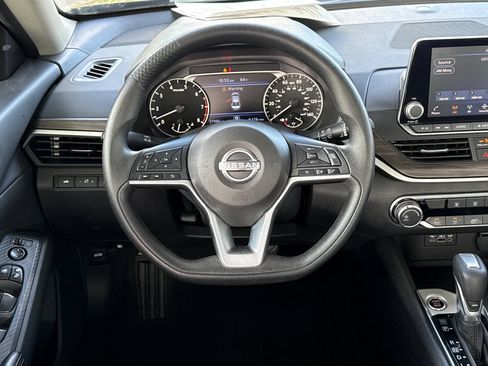 Used 2025 Nissan Altima 2.5 SV FWD image 21