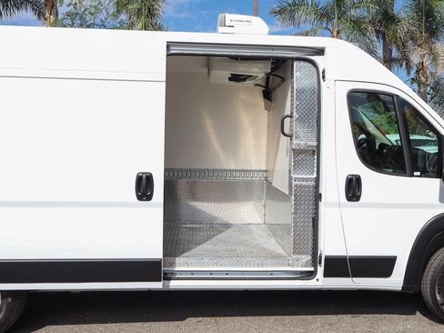 Used 2025 RAM ProMaster 3500 w/ Convenience Group image 13