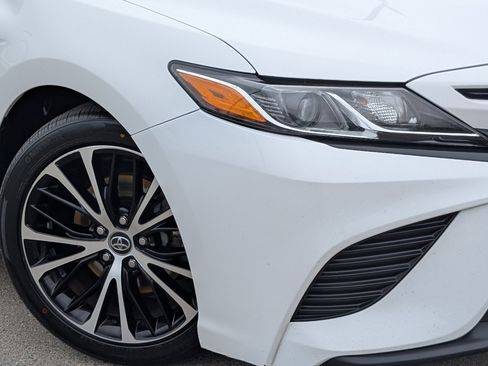 Used 2018 Toyota Camry SE FWD image 10