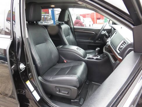 Used 2015 Toyota Highlander Limited Platinum AWD/4WD image 11