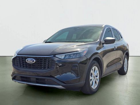 Used 2023 Ford Escape Active w/ Tech Pack #1 FWD image 2