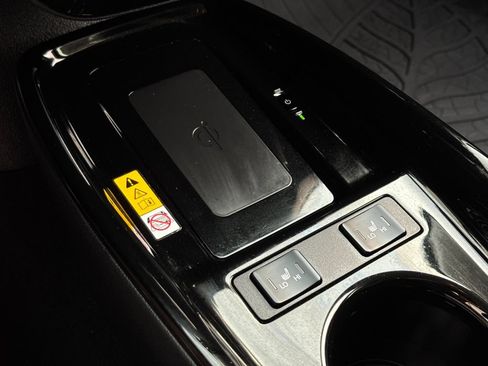 Certified 2019 Toyota Prius XLE AWD/4WD image 20