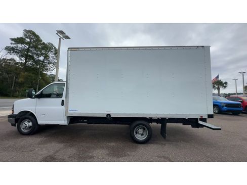 New 2024 Chevrolet Express 3500 Work Van w/ Power Convenience Package image 5