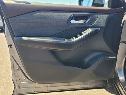 Certified 2023 Nissan Rogue SV FWD image 18
