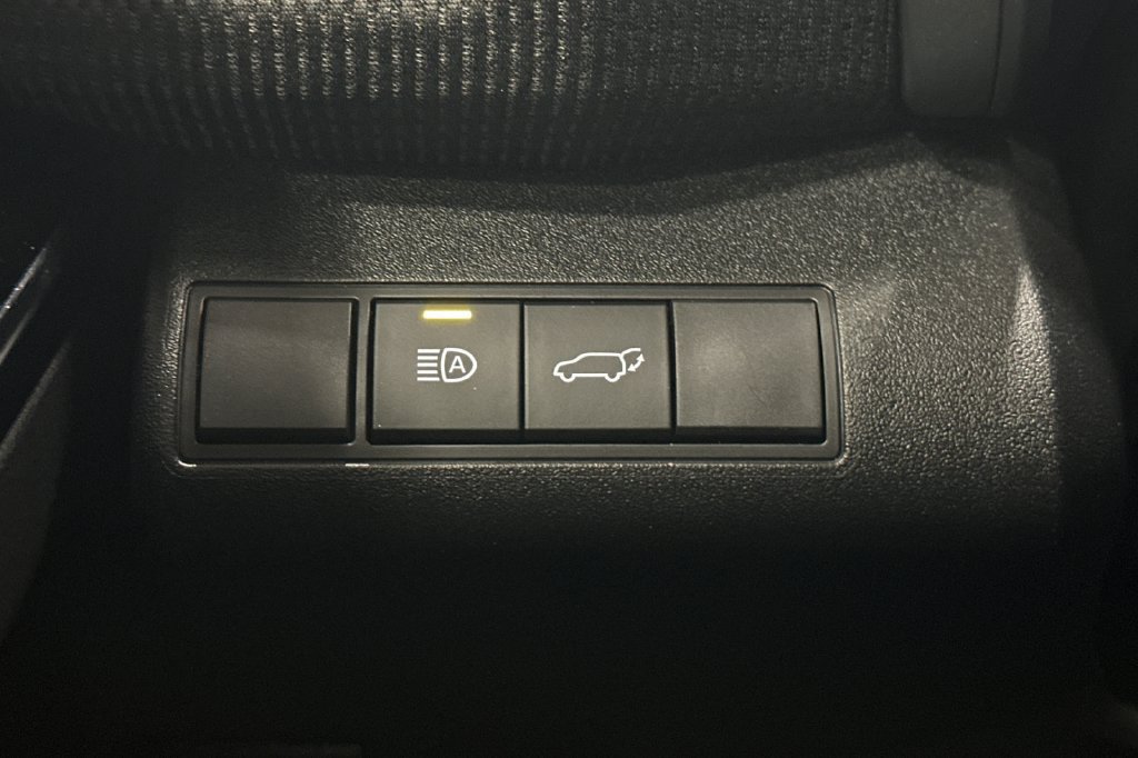 Used 2023 Toyota bZ4X AWD w/ Weather Package image 31