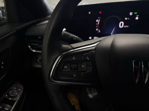 Used 2025 Buick Envista Sport Touring image 23