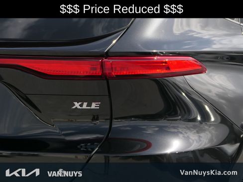 Used 2024 Toyota Venza XLE image 4