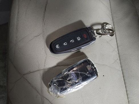 Used 2015 Ford Escape Titanium FWD image 32