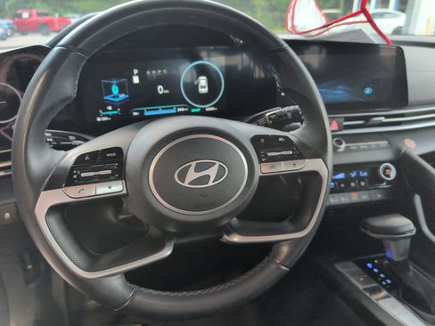 Used 2024 Hyundai Elantra Limited FWD image 12
