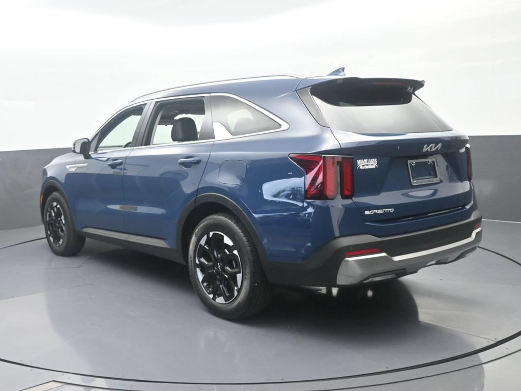 Used 2025 Kia Sorento S w/ Panoramic Sunroof Package FWD image 4