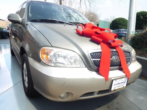 Used 2004 Kia Sedona LX FWD image 3