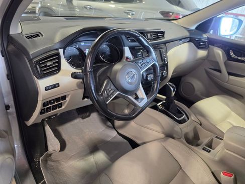 Used 2022 Nissan Rogue Sport SL w/ Premium Package image 4