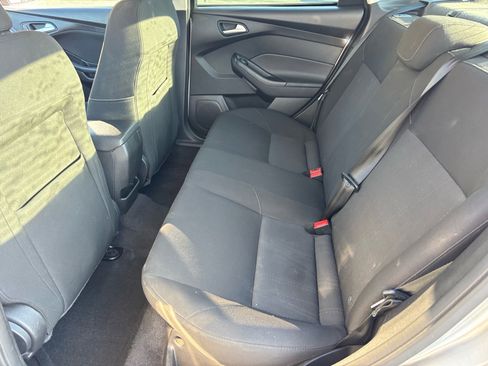Used 2017 Ford Focus SE image 9
