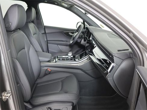 Certified 2025 Audi Q7 3.0T Premium image 13