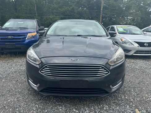 Used 2017 Ford Focus Titanium image 2