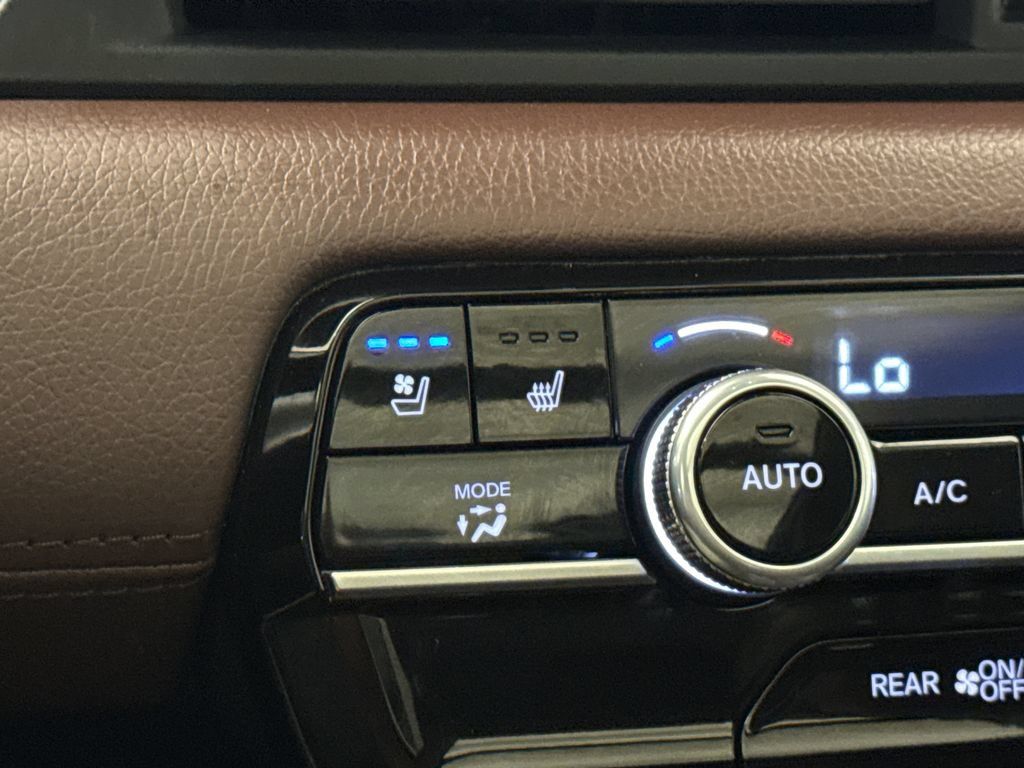 Used 2025 Honda Pilot Elite image 33