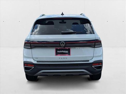 New 2025 Volkswagen Taos SE image 10