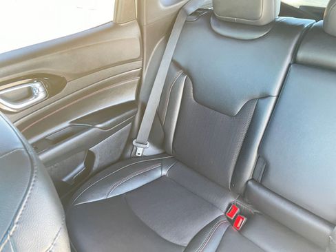 Used 2025 Jeep Compass Trailhawk image 39