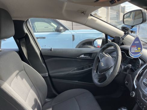 Used 2018 Chevrolet Cruze LT w/ Convenience Package FWD image 7