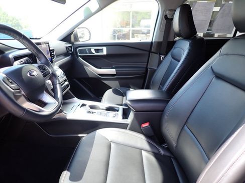 Used 2023 Ford Explorer XLT w/ Equipment Group 202A AWD/4WD image 16