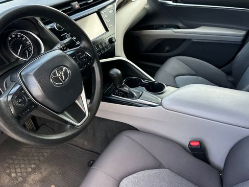 Used 2018 Toyota Camry LE FWD image 12