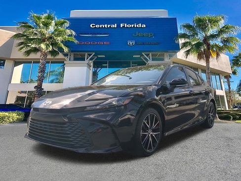 Used 2025 Toyota Camry LE FWD image 9