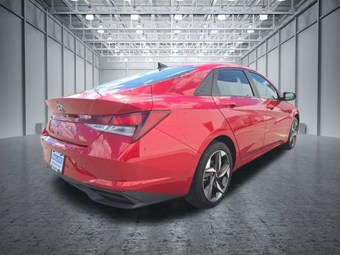 Used 2023 Hyundai Elantra SEL w/ Convenience Package FWD image 9