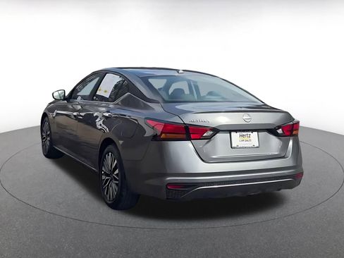 Used 2025 Nissan Altima 2.5 SV image 11