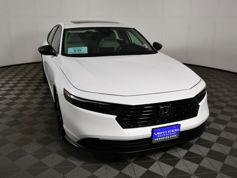 Certified 2025 Honda Accord SE image 3