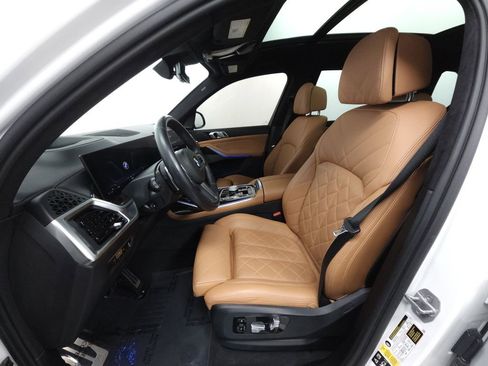 Used 2023 BMW X7 xDrive40i w/ M Sport Package AWD/4WD image 7