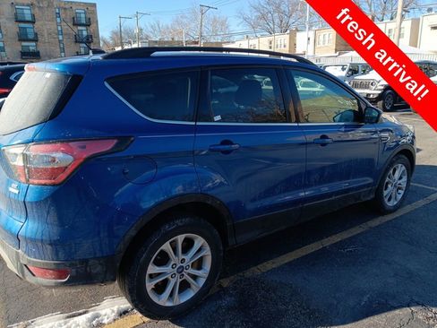 Used 2017 Ford Escape SE w/ Equipment Group 201A image 3