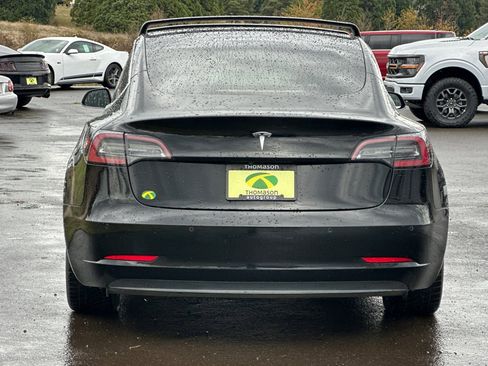 Used 2018 Tesla Model 3 Mid Range image 5