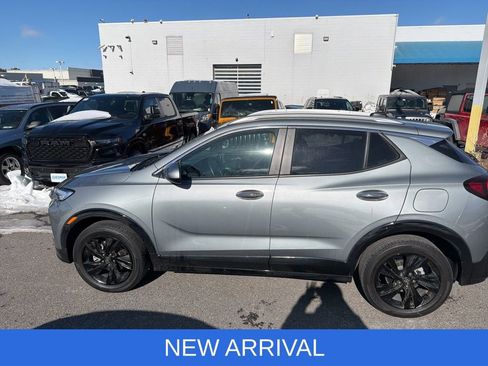 Used 2024 Buick Encore GX Sport Touring image 3