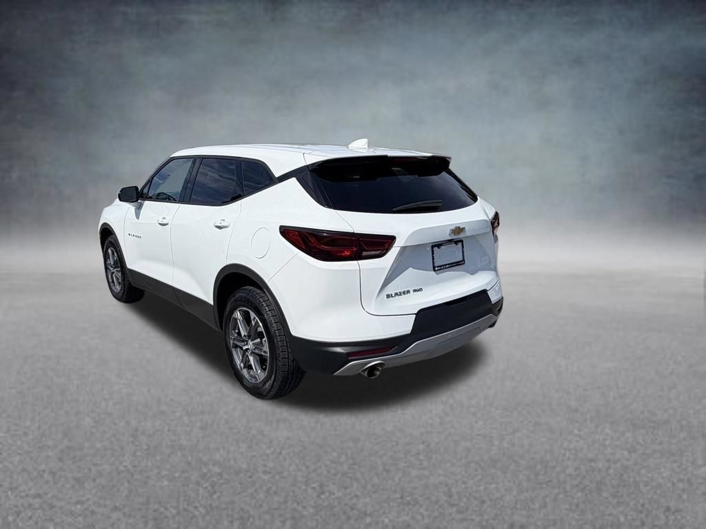 Used 2025 Chevrolet Blazer LT AWD/4WD image 3