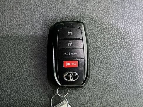 Used 2025 Toyota Camry SE FWD image 33