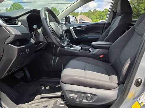 Certified 2025 Toyota RAV4 XLE FWD image 5