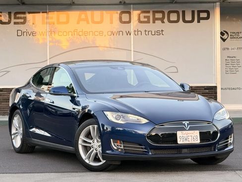 Used 2016 Tesla Model S 70 RWD image 3
