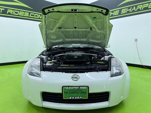 Used 2005 Nissan 350Z Touring RWD image 4