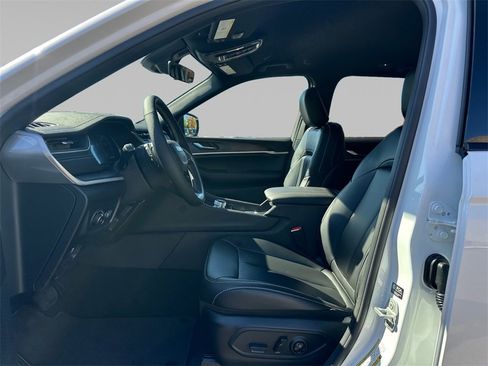 New 2025 Jeep Grand Cherokee Limited w/ Trailer Tow Package image 11