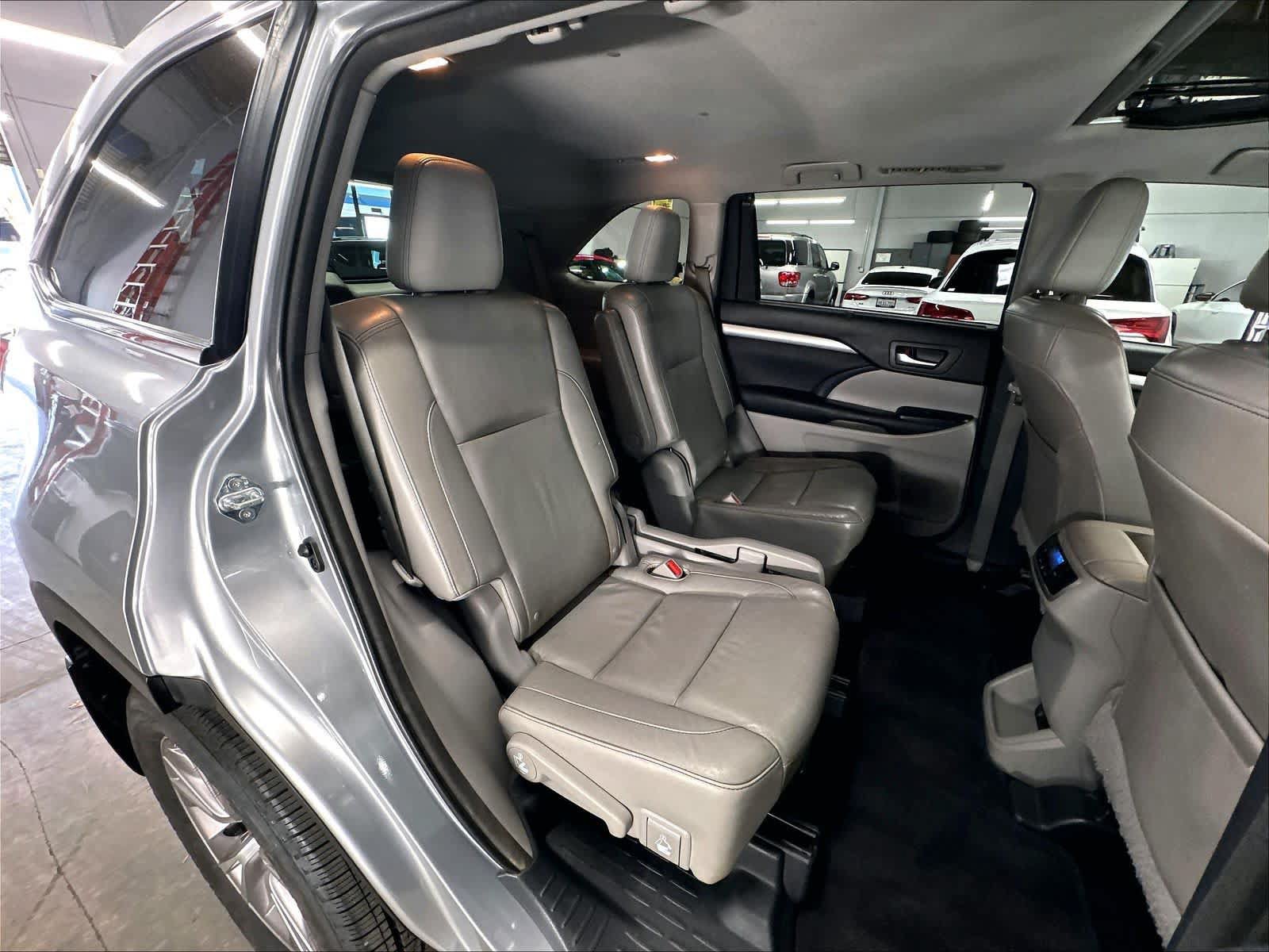 Used 2015 Toyota Highlander XLE AWD/4WD image 28