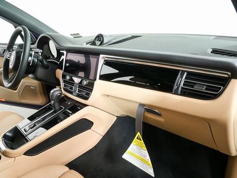 New 2026 Porsche Macan image 26