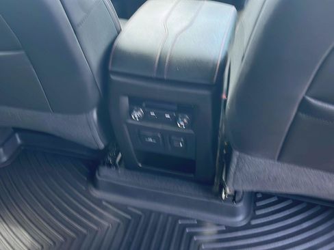 Used 2023 Chevrolet Traverse RS AWD/4WD image 35
