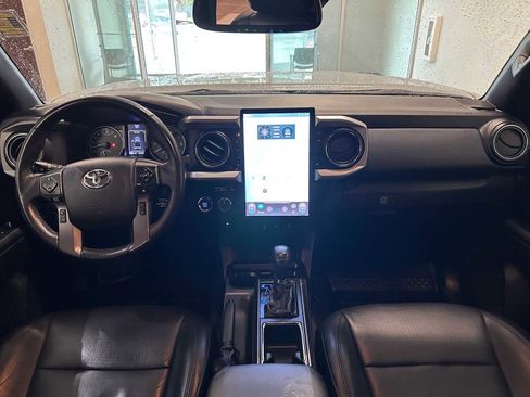 Used 2019 Toyota Tacoma TRD Off-Road image 10