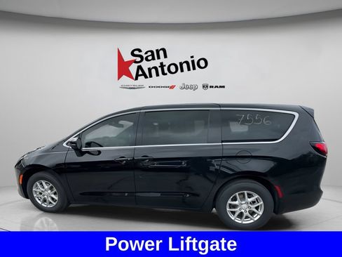 New 2027 Chrysler Pacifica Select FWD image 9