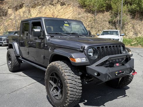 Used 2022 Jeep Gladiator Sport image 1