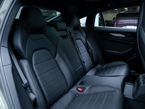 Used 2024 Porsche Panamera RWD image 28