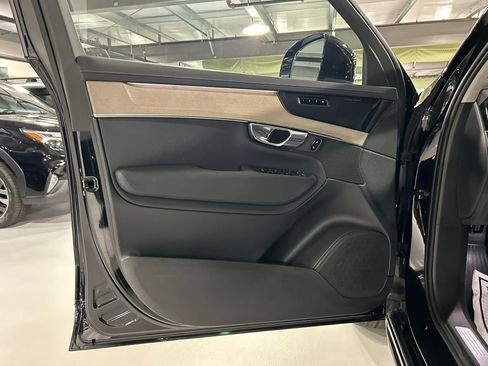 Used 2026 Volvo XC90 B6 Plus w/ Protection Package Premier AWD/4WD image 9