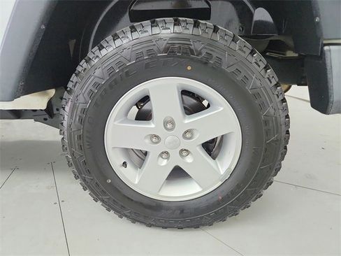 Used 2018 Jeep Wrangler Unlimited Sport S image 39