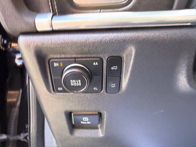 Used 2025 Ford Expedition Platinum w/ Stealth Performance Package AWD/4WD image 24