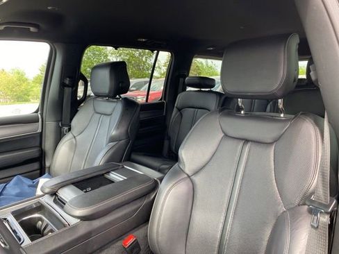 Used 2025 Jeep Wagoneer Series II w/ Convenience Group I AWD/4WD image 17